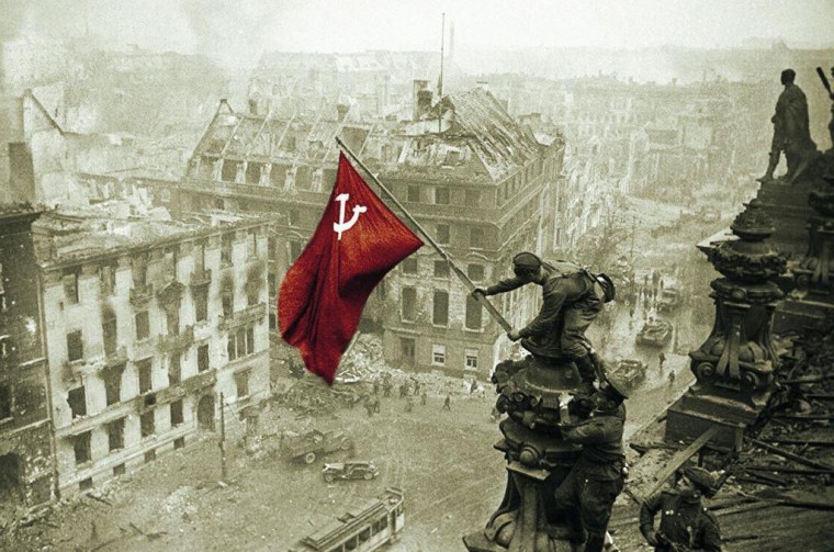 Знамя Победы над Рейхстагом.
